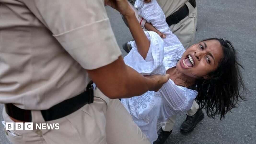 Indian police accused of sexual harassment against journalists at protest Indian police accused of sexual harassment against journalists at protest