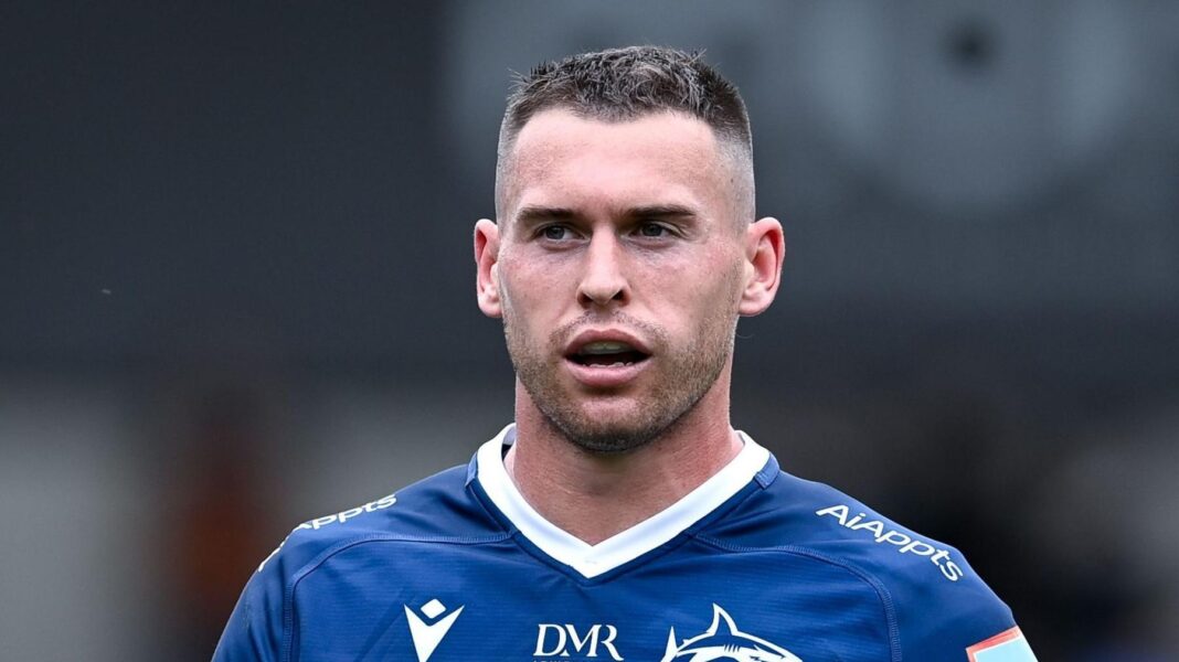 Sale winger Roebuck signs deal to end of 2028-29 Tom Roebuck in action for Sale Sharks