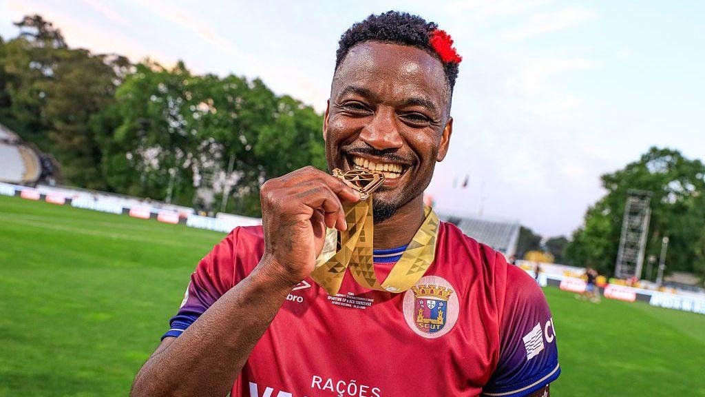 Stopira with his Taca de Portugal winners medal