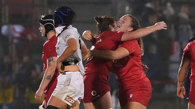 Wales players celebrate victory against Japan