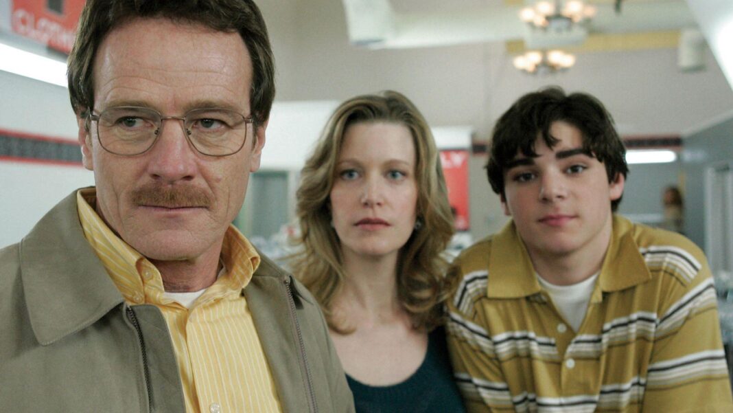 Breaking Bad actor RJ Mitte dies aged 34 A still from Breaking Bad showing RJ Mitte as Walter White Jr. (right) alongside Bryan Cranston and Anna Gunn in series one of Breaking Bad in 2008