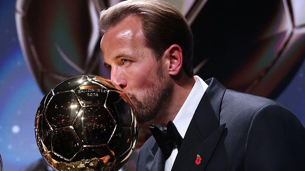 Harry Kane kisses the Ballon d'Or
