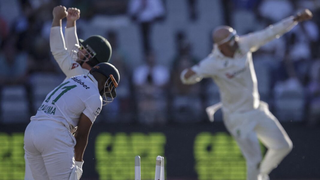 Australia celebrate Bavuma wicket