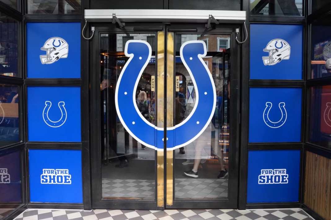 “Chris Ballard is the one to blame” “Actual robbery”: NFL fans mock Colts for getting “fleeced” by Seahawks over 8x Pro Bowler’s trade to Seattle “Chris Ballard is the one to blame” “Actual robbery”: NFL fans mock Colts for getting “fleeced” by Seahawks over 8x Pro Bowler’s trade to Seattle