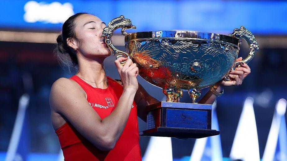 Zheng Qinwen kisses the China Open trophy