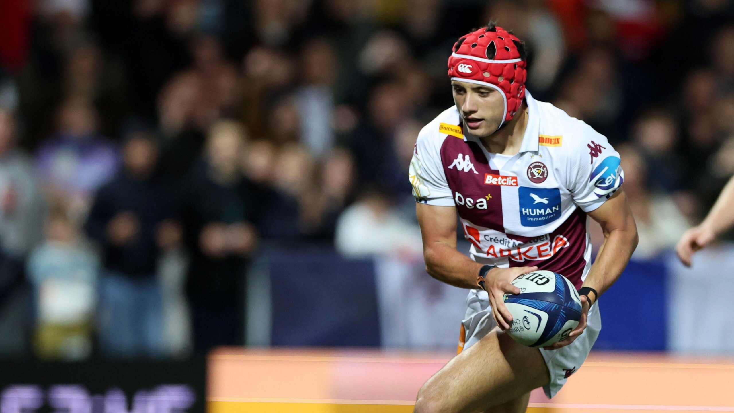 Louis Bielle-Biarrey carries the ball for Bordeaux