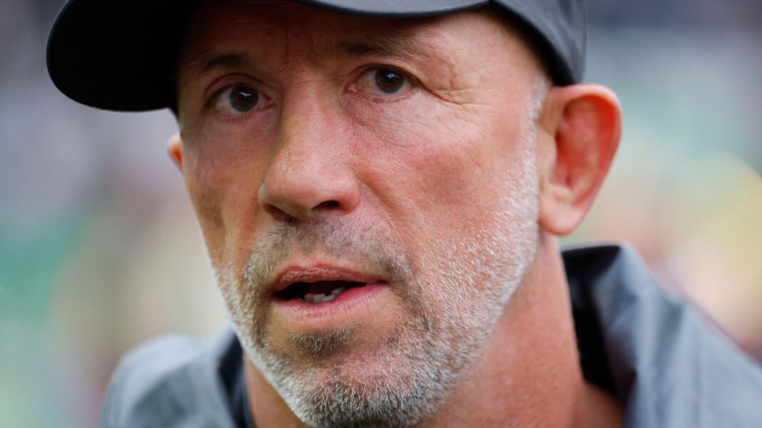 Saracens owner backs CEO and rejects chaos claims Brendan Venter