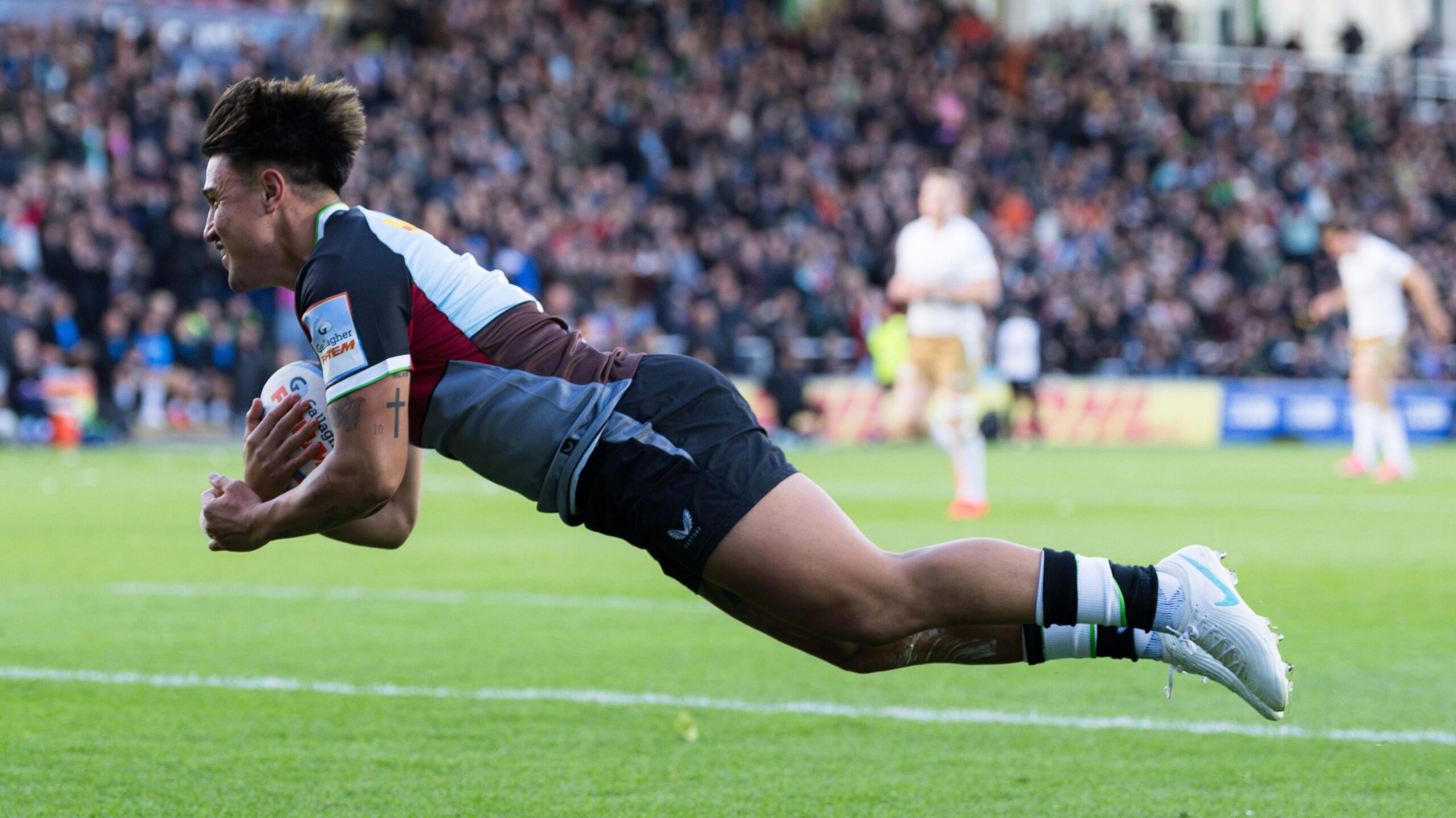 Marcus Smith dives over the line for the opening Harlequins try against Saracens