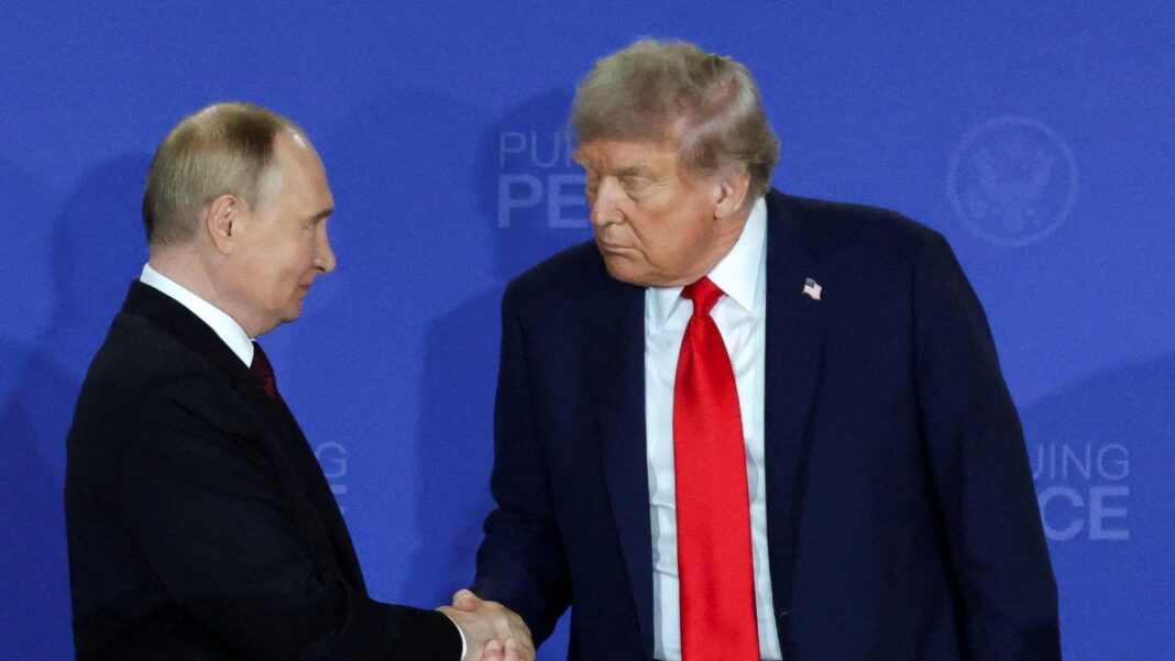 Ukraine to restart strikes on Russian oil refineries, Zelensky says U.S. President Donald Trump and Russian President Vladimir Putin shake hands during a press conference