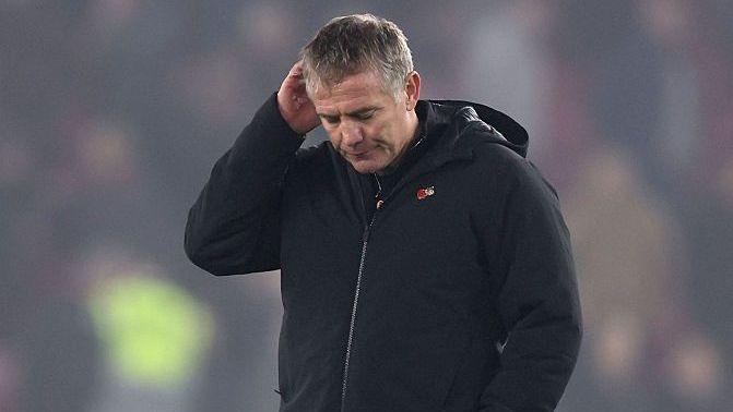 Wrexham boss Phil Parkinson looks dejected