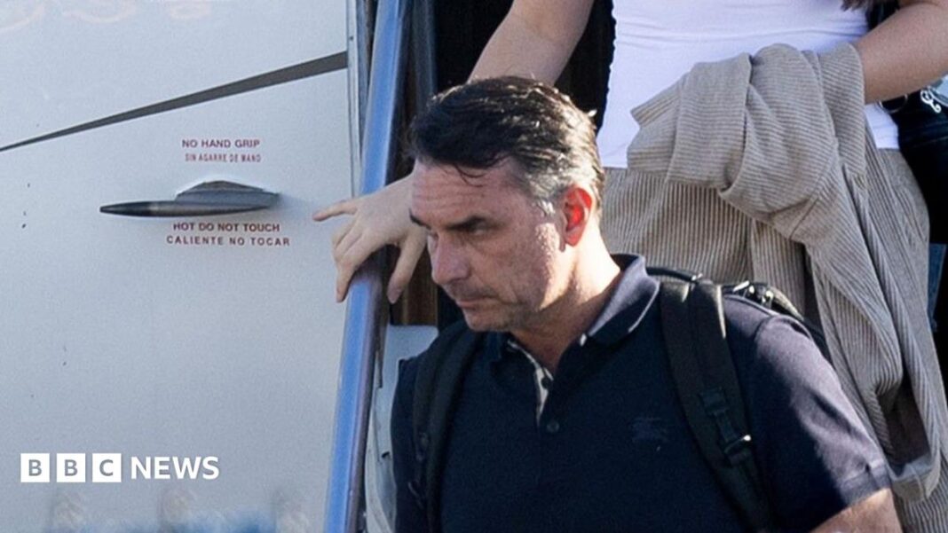 Flávio Bolsonaro lands in Miami after defeat in Brazil’s presidential election Flávio Bolsonaro lands in Miami after defeat in Brazil’s presidential election