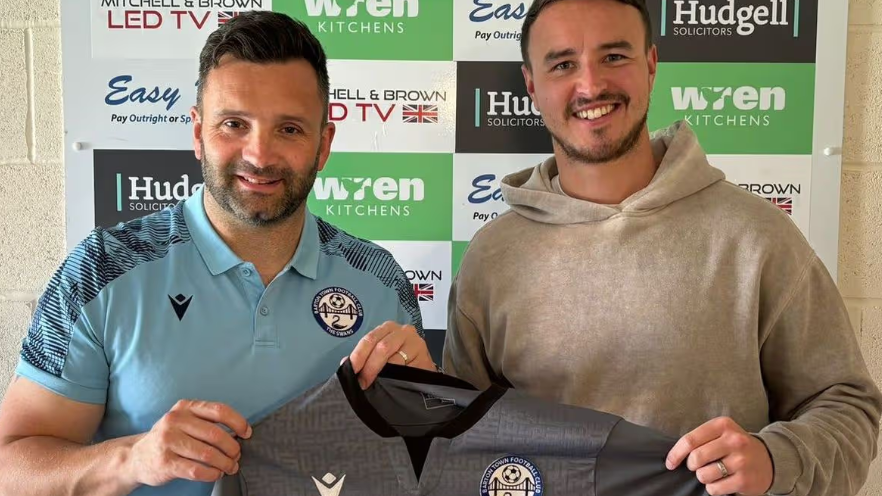 Goalkeeper James Hitchcock (right) with Barton Town boss Anthony Bowsley after signing for the non-league club in 2024