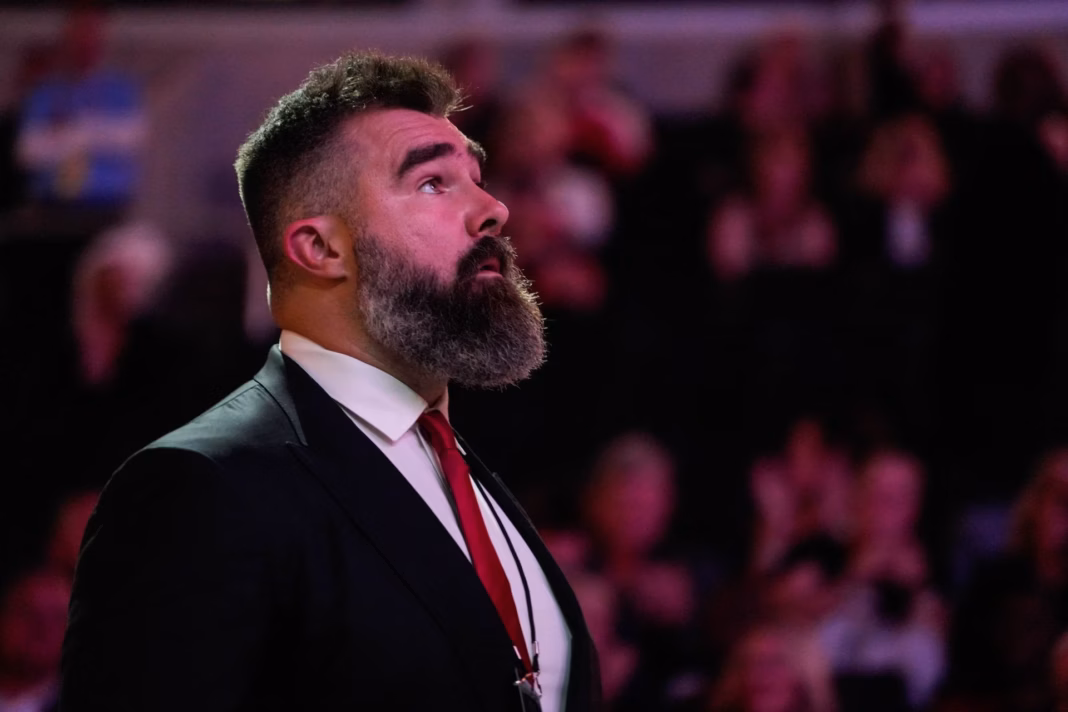“Enough of shoving him down our throats”: NFL fans mock Jason Kelce as Eagles legend gets “hero’s welcome in Philly” on ESPN’s MNC “Enough of shoving him down our throats”: NFL fans mock Jason Kelce as Eagles legend gets “hero’s welcome in Philly” on ESPN’s MNC