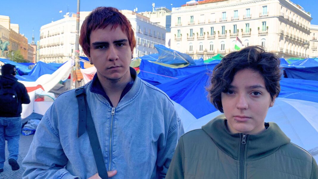 Protesters blame ‘vulture funds’ for Spain’s housing crisis Student Jorge Moreno (left) and university graduate Pierina Nicuray