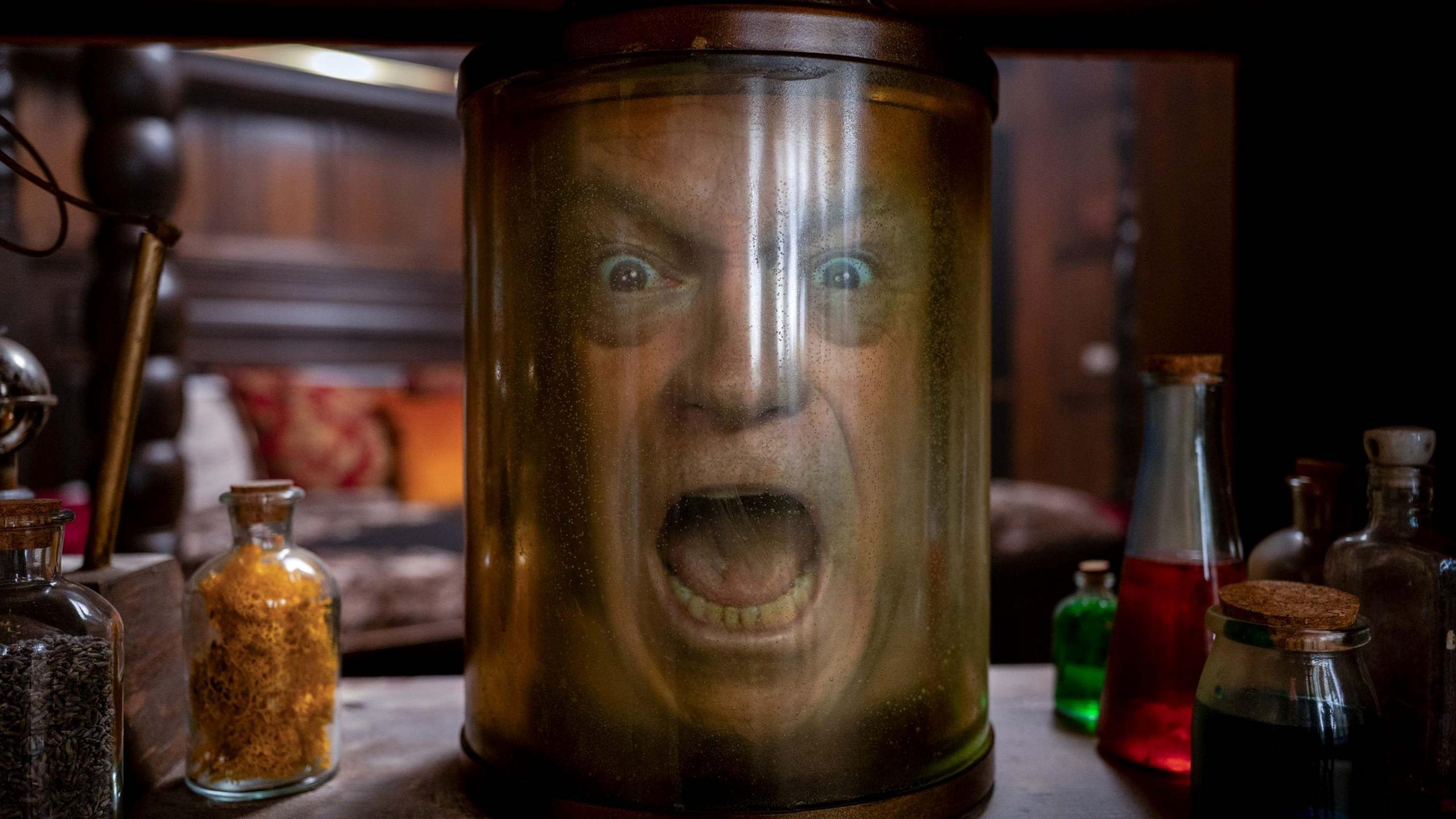 Ross Kemp's image in a belljar - he is shouting in the shot.