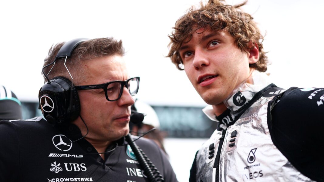 How much of Antonelli’s success is down to his ability? – F1 Q&A Mercedes driver Kimi Antonelli speaking with his race engineer Peter 'Bono' Bonnington before the United States Grand Prix