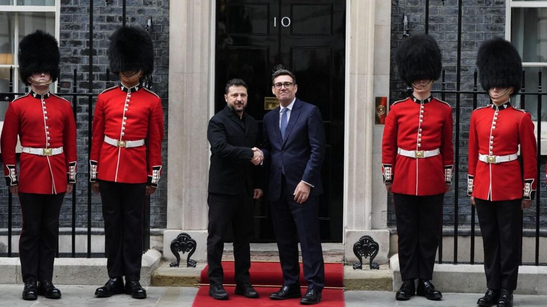Burnham says he wants to ‘repair bridges’ between Ukraine and US President Zelensky and Prime Minister Andy Burnham shake hands outside the black front door of 10 Downing Street. Soldiers from Number 12 Company Irish Guards, wearing red uniforms and black bearskin caps, line the street.