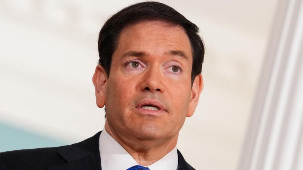 Marco Rubio head and shoulders picture