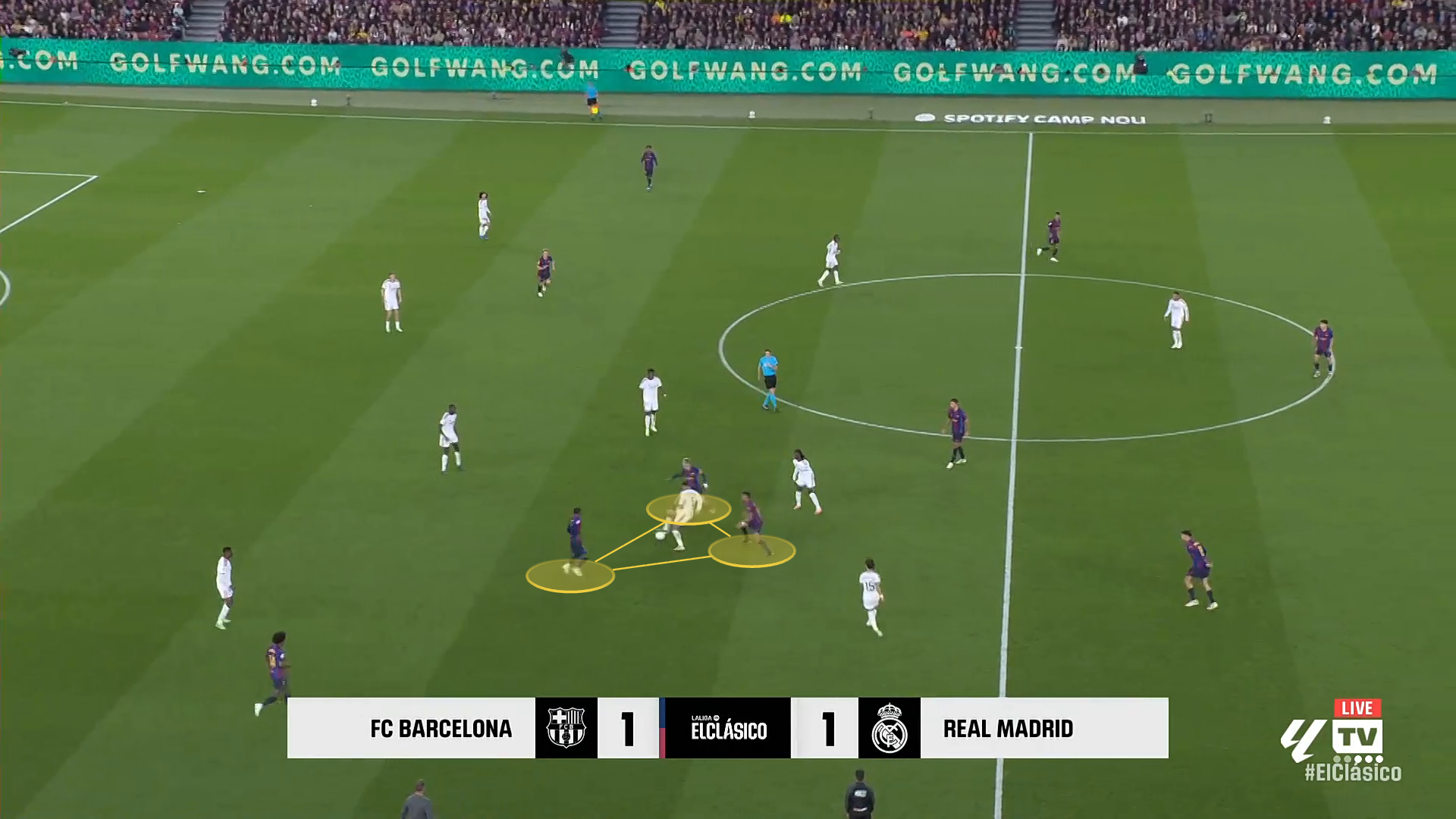 Screen grab showing the build-up to Real Madrid's winner against Barcelona.