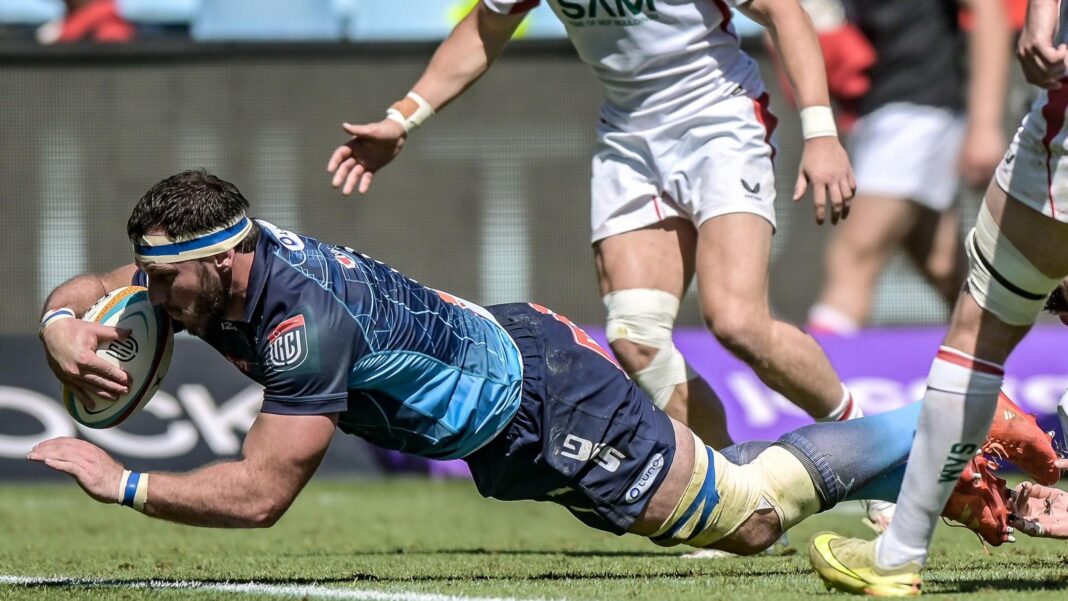 Marcell Coetzee stretches for the try-line