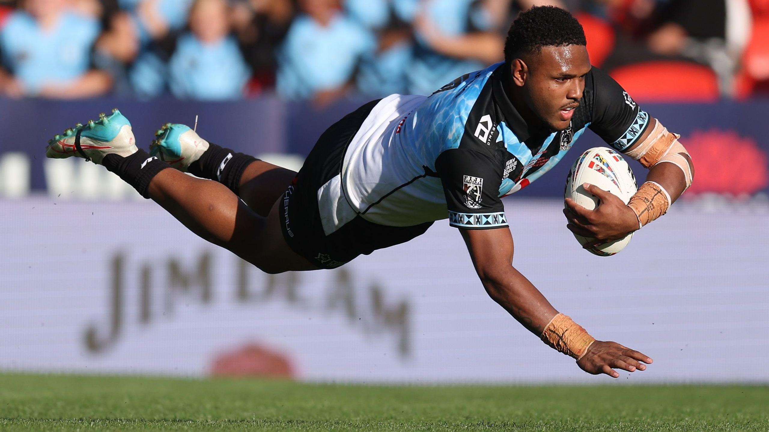 Solomone Saukuru dives over for a try