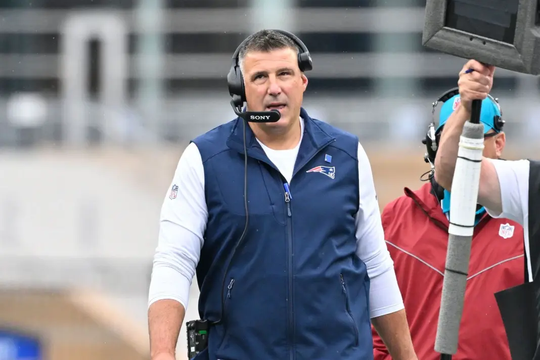 “Tone deaf to hypocrisy,” “What a fraud”: NFL fans rip Mike Vrabel over preaching Bible verse to Drake Maye amid Patriots QB’s struggles “Tone deaf to hypocrisy,” “What a fraud”: NFL fans rip Mike Vrabel over preaching Bible verse to Drake Maye amid Patriots QB’s struggles