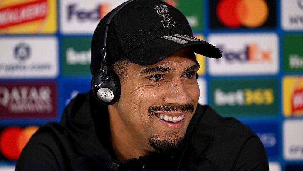 Ronald Araujo wearing headphones at a media conference