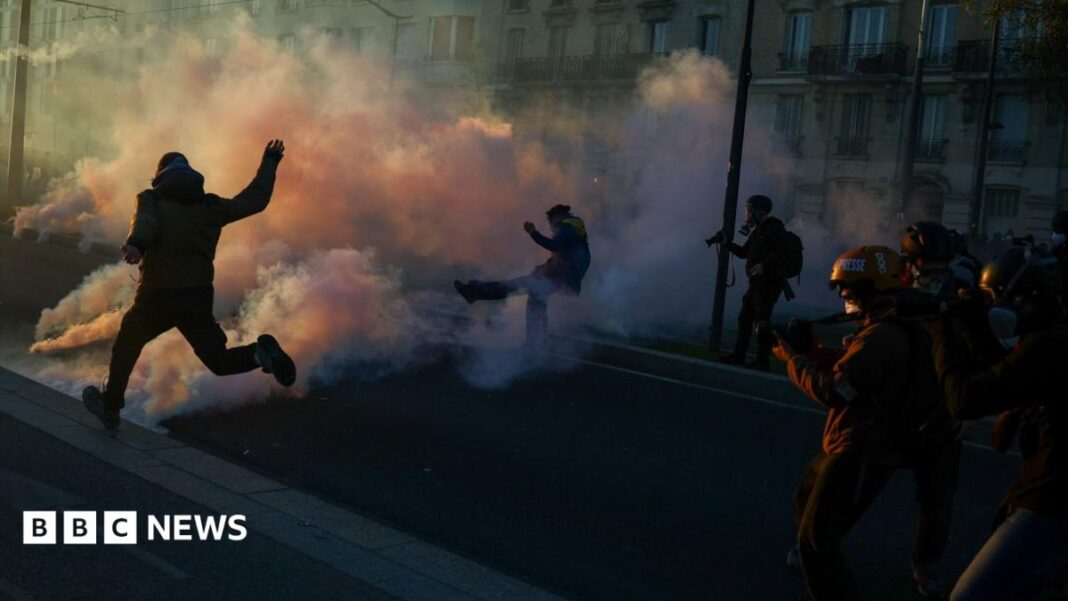Clashes erupt between police and protesters in Paris image