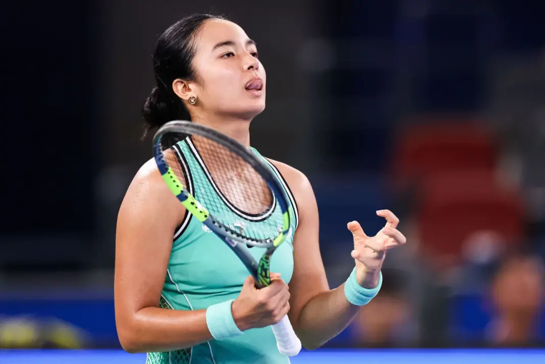 “Spreading the dumbest hate” – Alex Eala gets veteran WTA star’s support after accusations of disrespecting Wuhan Open opponent “Spreading the dumbest hate” – Alex Eala gets veteran WTA star’s support after accusations of disrespecting Wuhan Open opponent