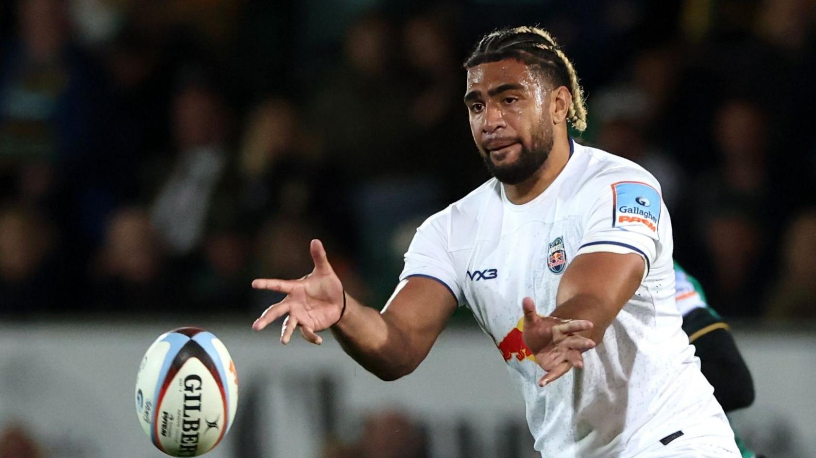 Hoskins Sotutu delivers a pass during Newcastle's game against Northampton
