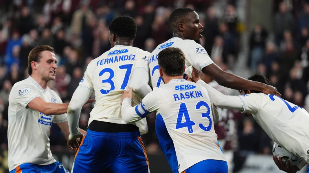 McInnes defends Fernandez before League Cup semi Rangers celebrate