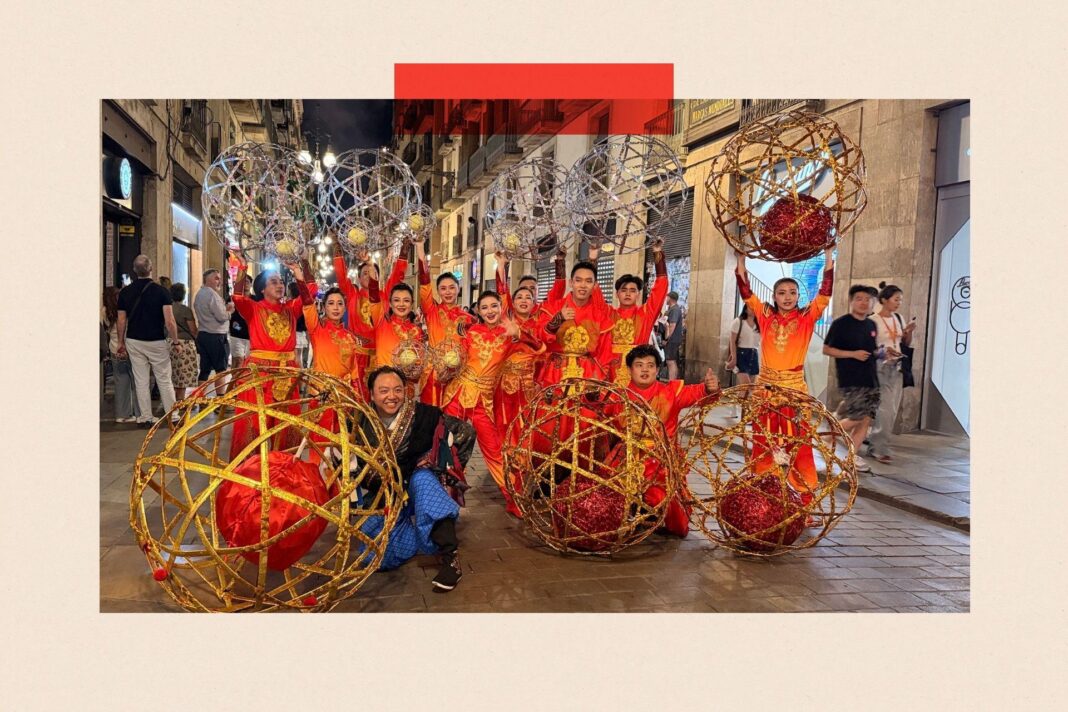 Spain and China are cosying up – to the anger of many in the EU Around 15 performers in red costumes pose with their giant silver and gold performance baubles