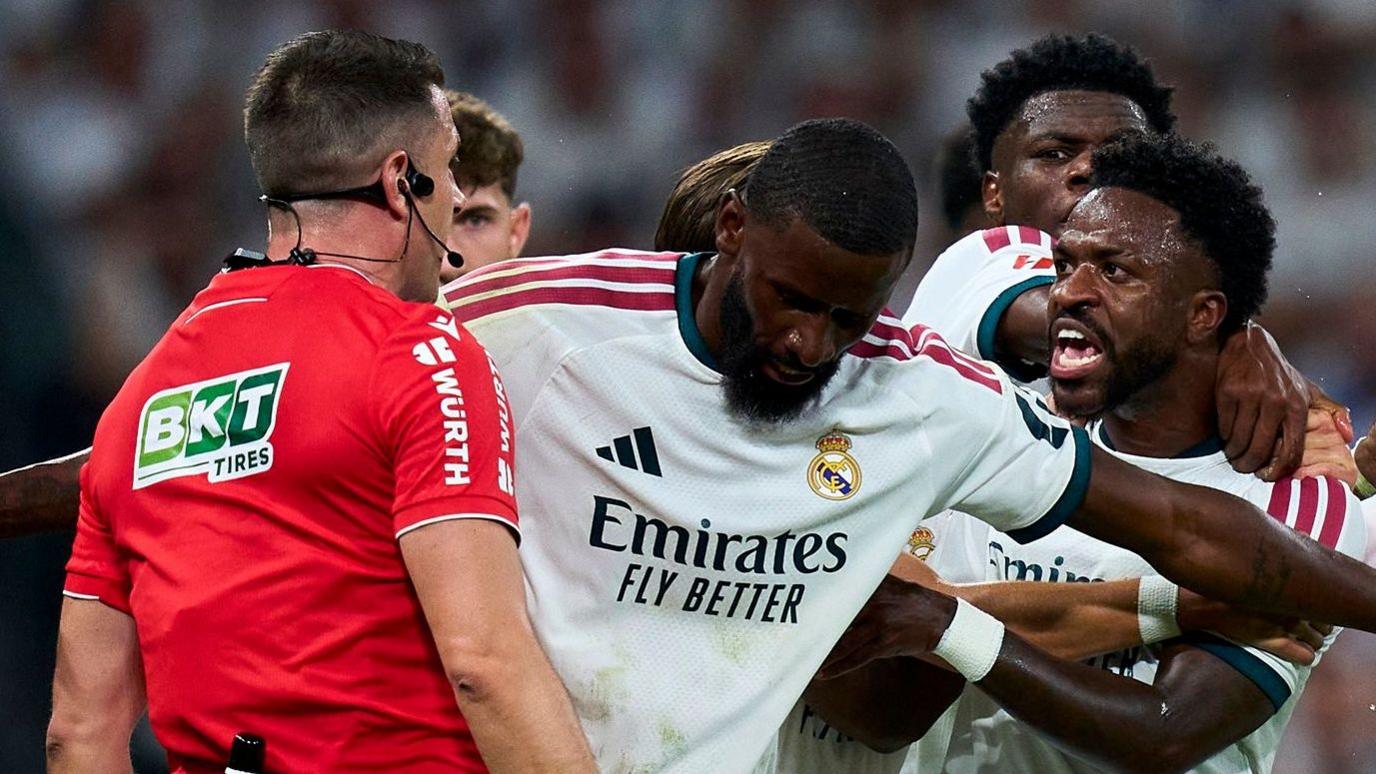 Vinicius Jr was not happy with his red card against Villarreal