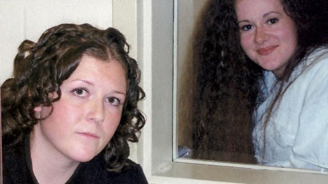 US death row inmate Christa Pike awake and speaking after failed execution, lawyers say Helen roberts pictured at the forefront of the photograph, with Christ Pike behind her. The pair are separated by a glass window and both have brown curly hair and brown eyes.