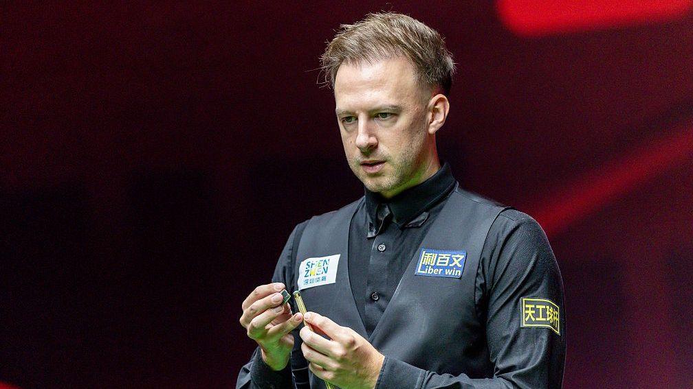 Judd Trump looks at a shot