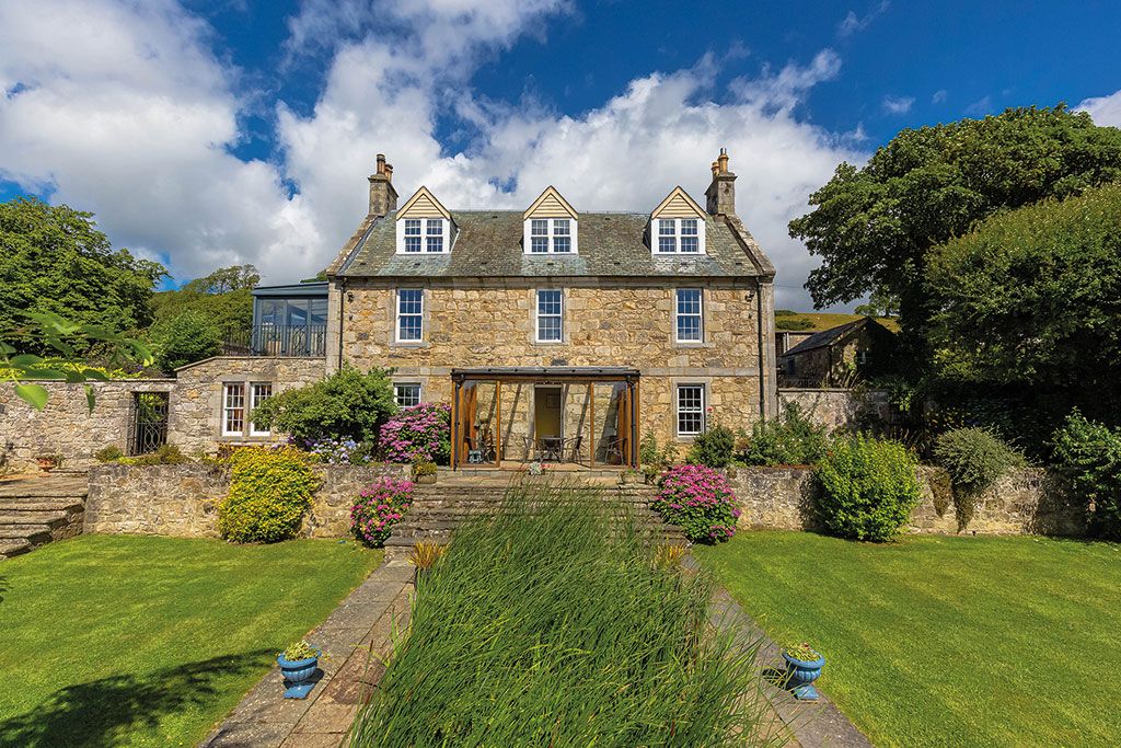 Houses for sale with stables: Craigluscar Farm, Dunfermline, Fife