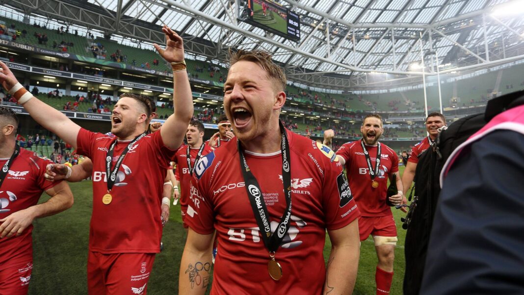 James Davies celebrates Scarlets' title win at Aviva Stadium in 2017
