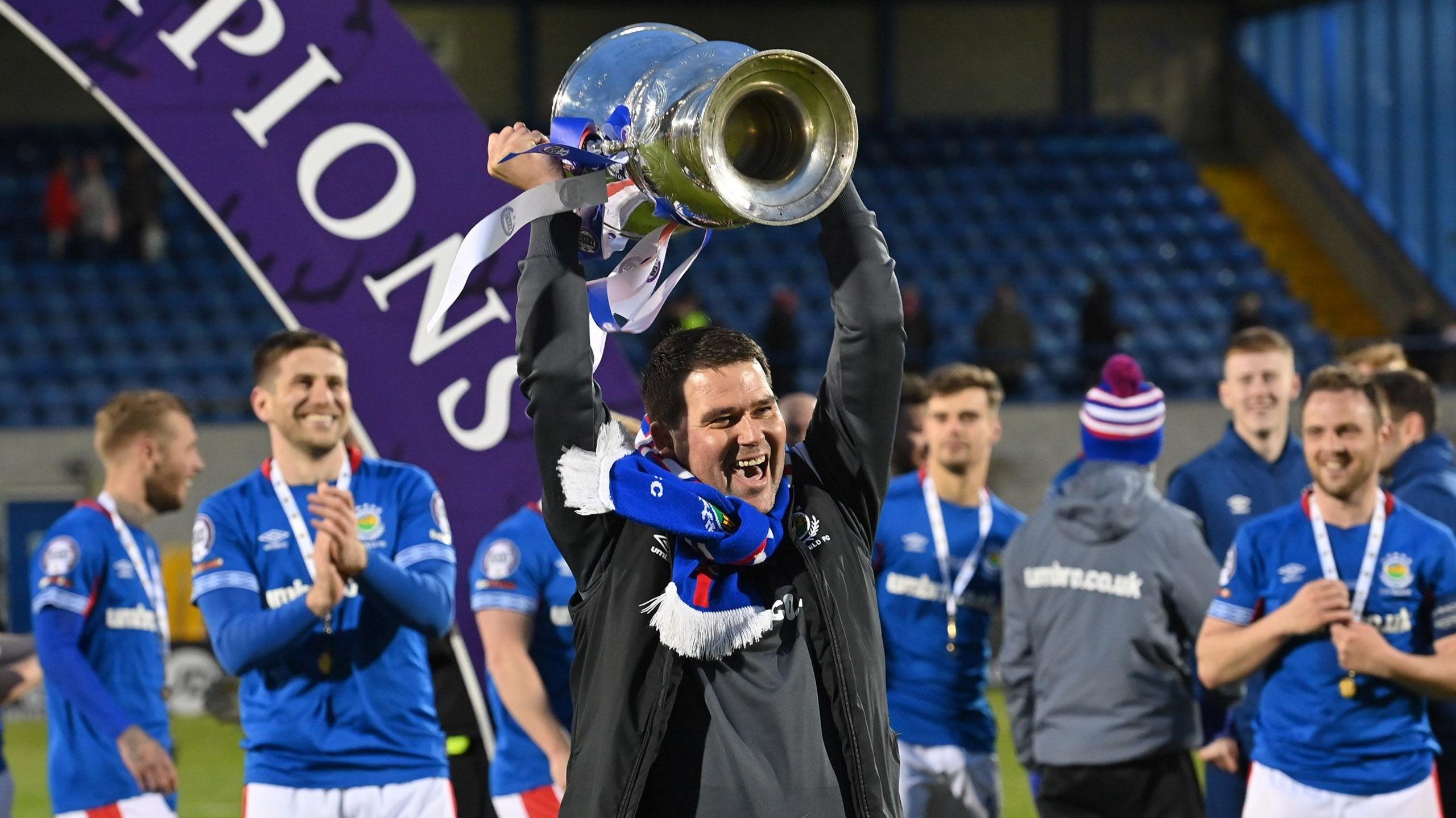 David Healy celebrates winning the Irish Cup in 2021