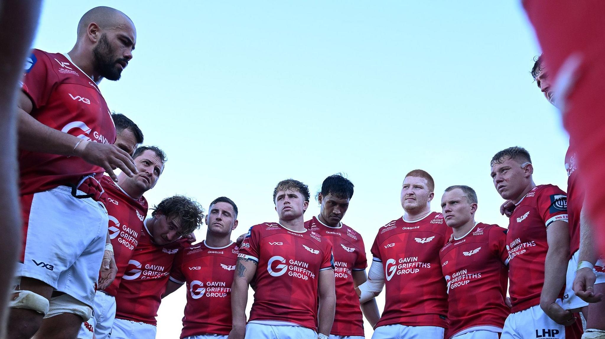Scarlets in a huddle after defeat by Dragons at Rodney Parade