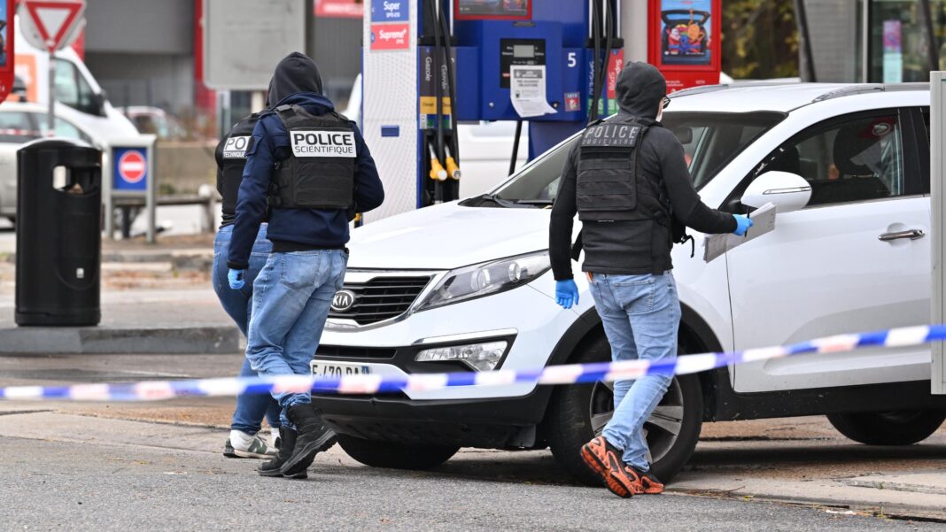 Suspect in deadly Paris suburb shooting sent for psychiatric observation Forensic officers examine evidence at the site of a petrol station where a gunman opened fire from a vehicle, killing one person and injuring four others, in Trappes.
