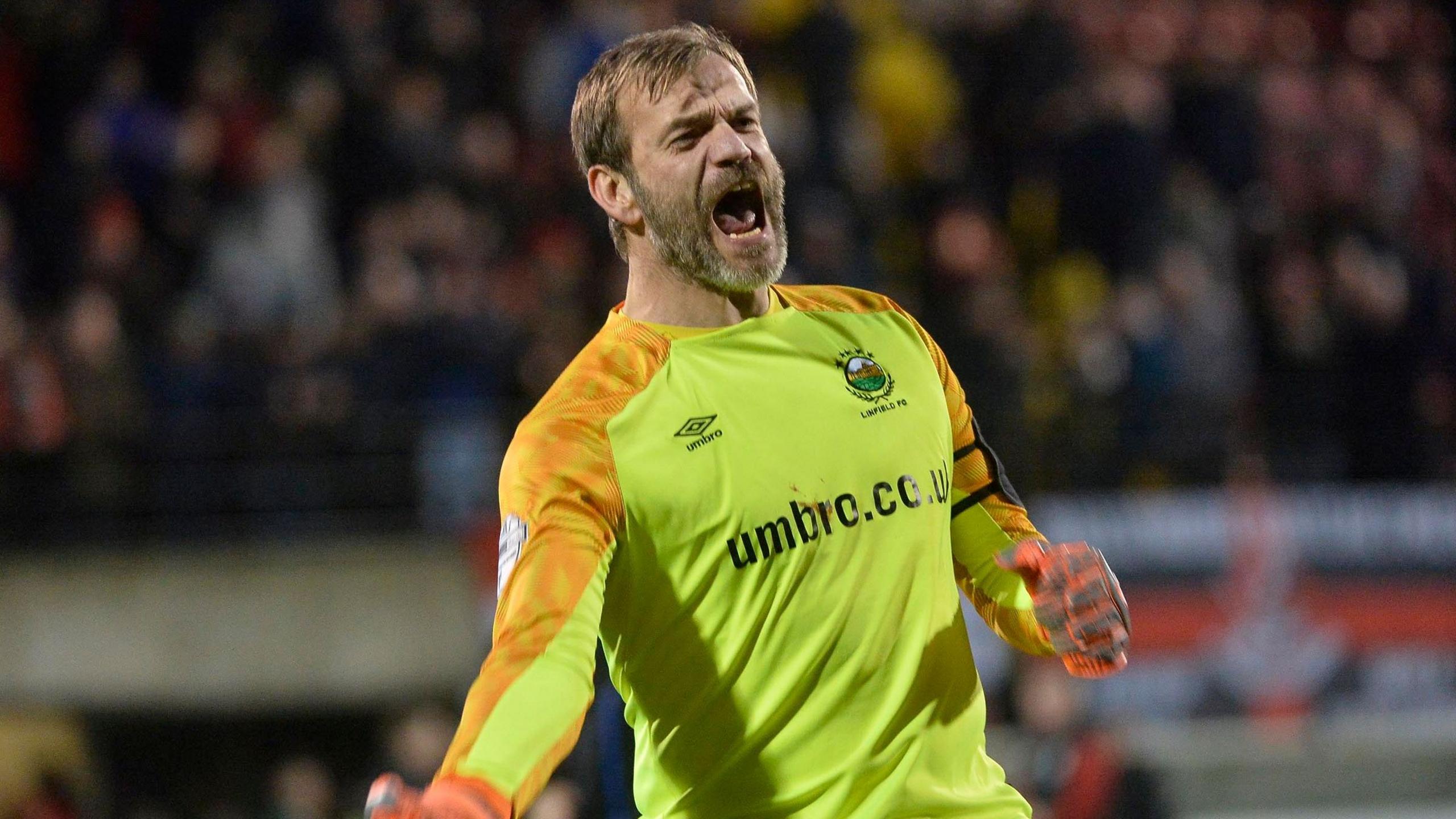 Roy Carroll celebrates