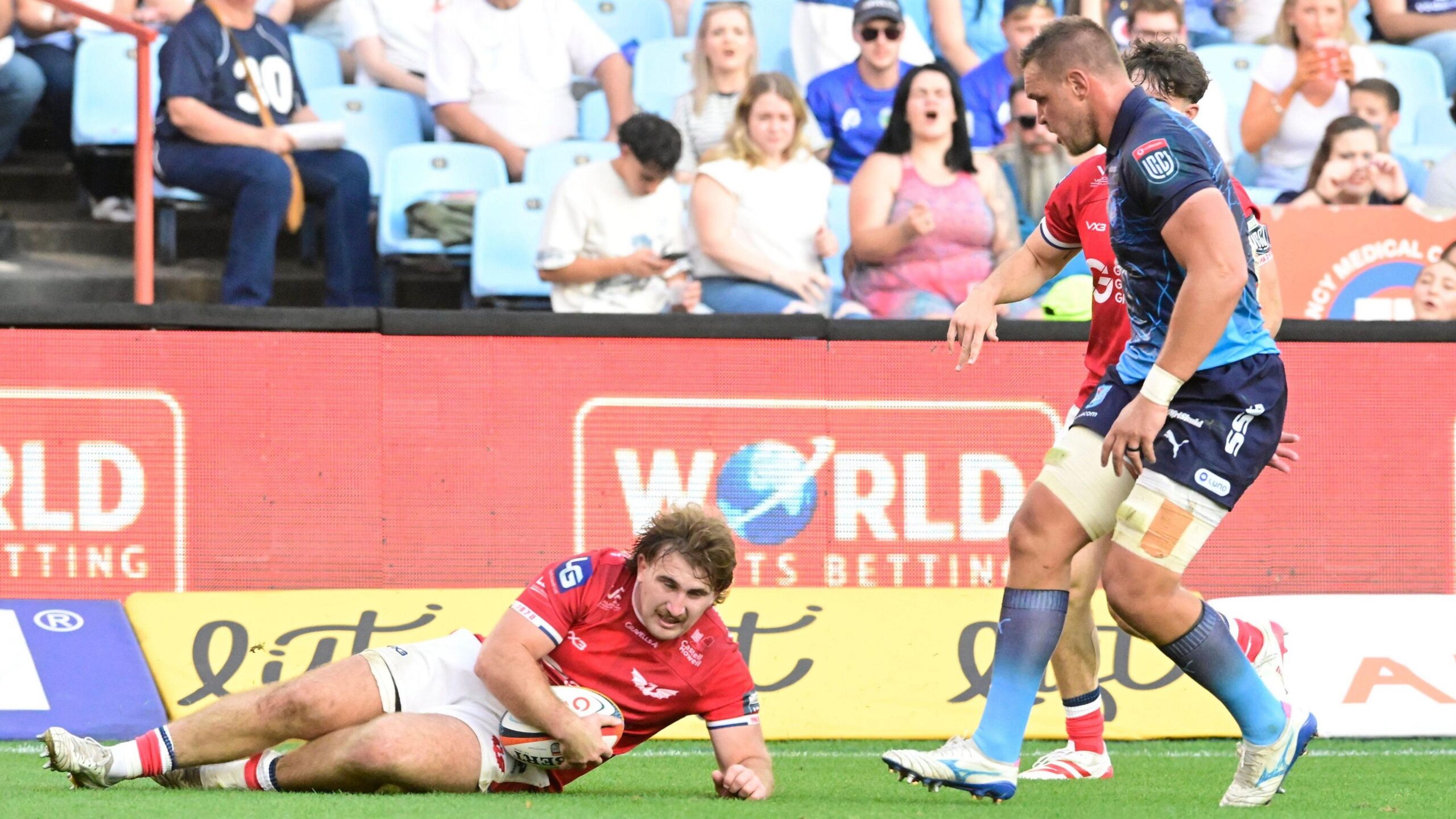 Scarlets hooker John McKee scores