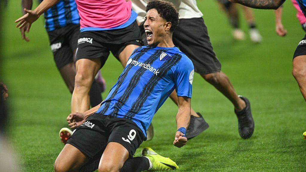 Faysal Chouaib celebrates