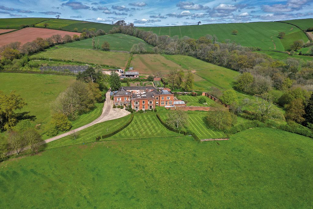 Houses for sale with stables: The Sanctuary, Shobrooke, Crediton, Devon