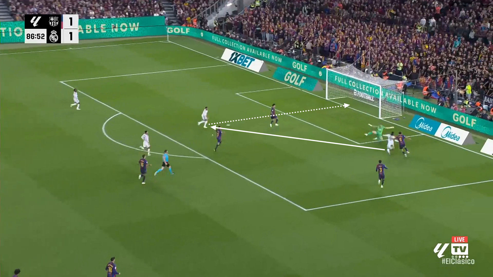 Screen grab showing the build-up to Real Madrid's winner against Barcelona.