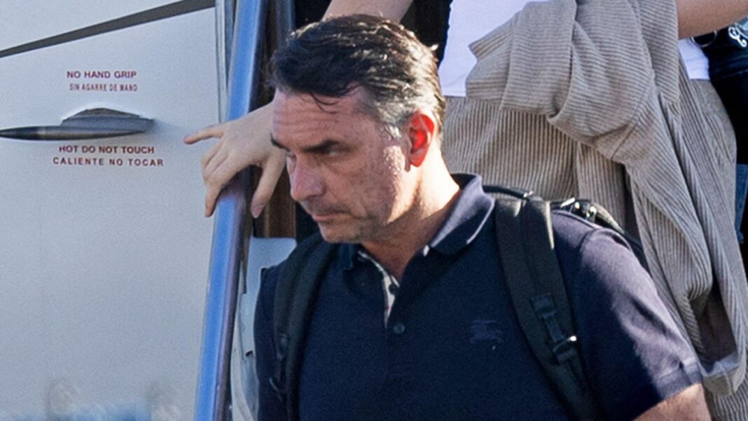 Flávio Bolsonaro calls himself ‘leader of Brazil’ after election loss Bolsonaro in a dark shirt carrying a backpack as he leaves a plane