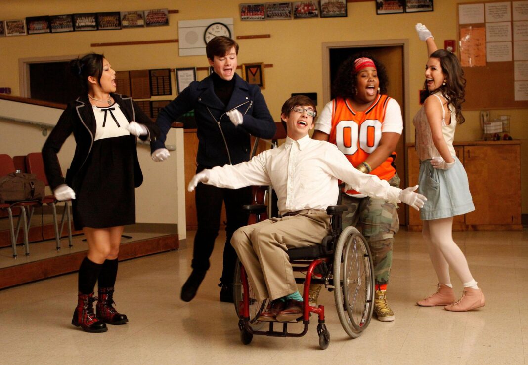 Don’t Stop Believin’! – high school musical Glee set for reboot L-R: Jenna Ushkowitz, Chris Colfer, Kevin McHale, Amber Riley and Lea Michele in Glee