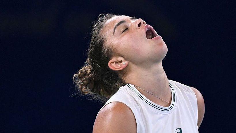 Jasmine Paolini looks up to the sky in frustration
