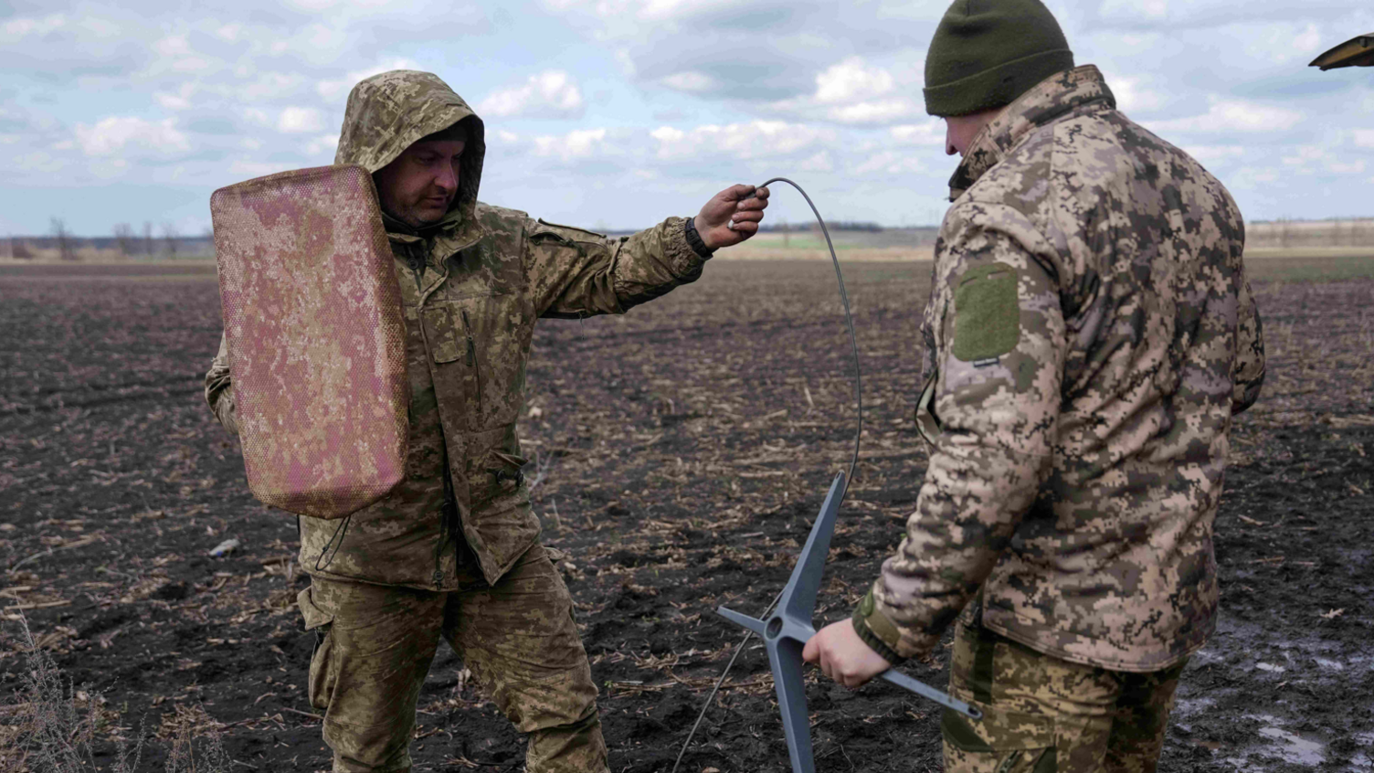 Ukrainian soldiers set up Starlink satellite internet system near the front line in the eastern Donetsk region. File photo
