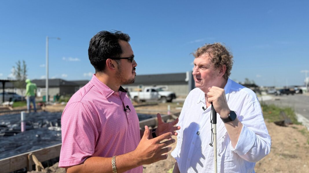 Image shows Mario Guerrero in conversation with the BBC's Gary O’Donoghue